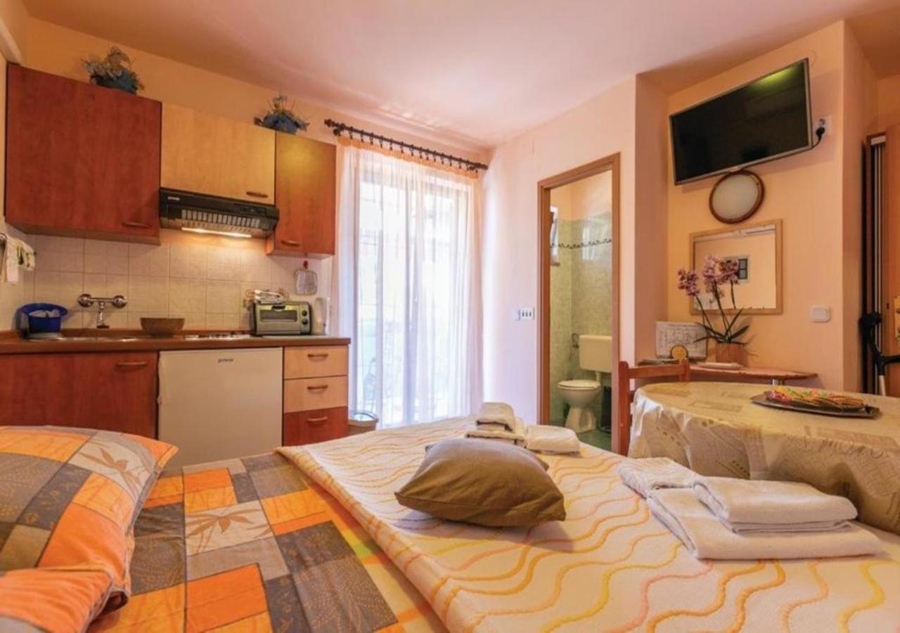 Adria Vrsar Apartment Екстериор снимка